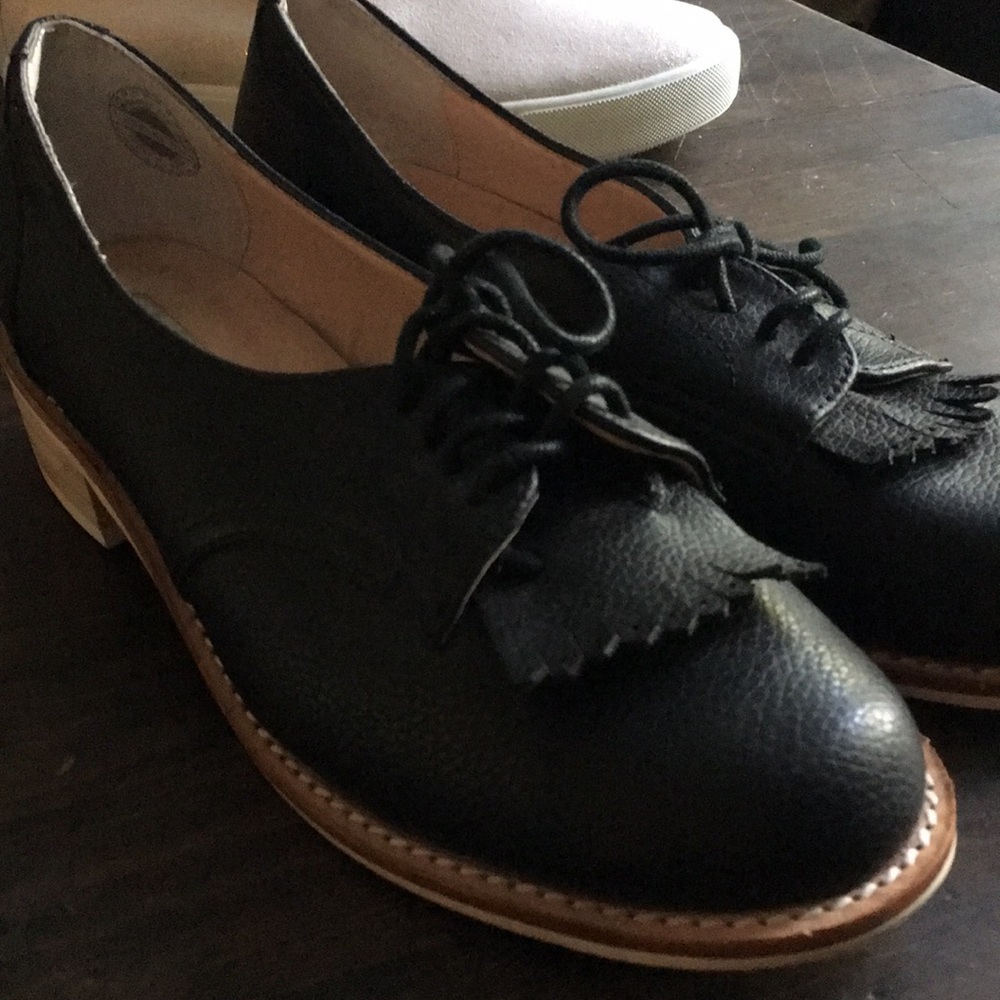 Le Bunny Bleu - Urban Outfitters - Black Oxfords